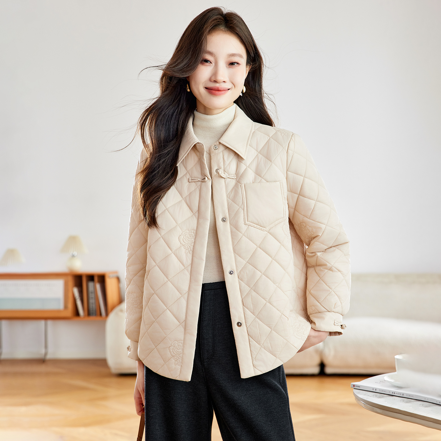 现货2025冬装新款棉服外套时尚绣花风小个子修身棉衣保暖妈妈装图片