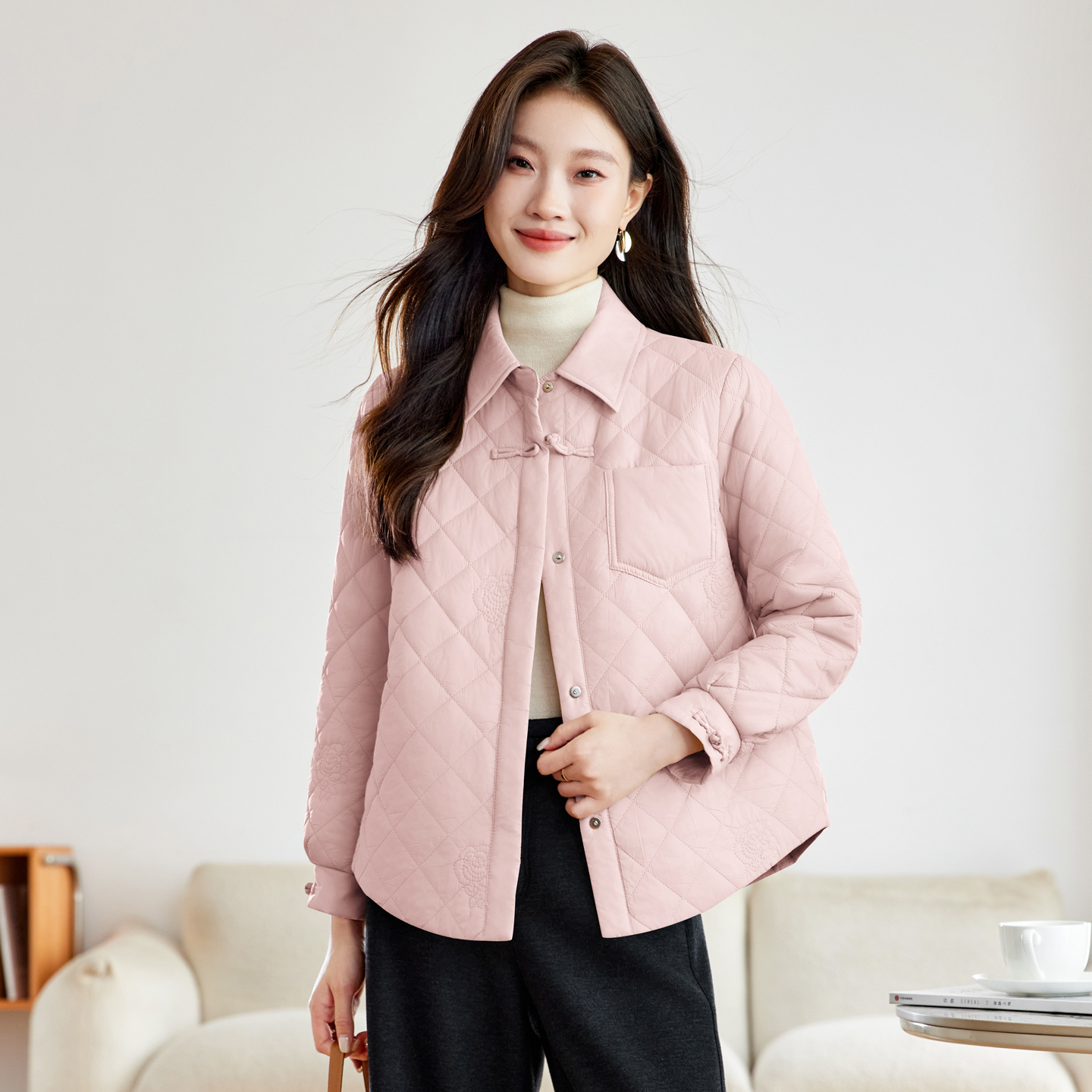 现货2025冬装新款棉服外套时尚绣花风小个子修身棉衣保暖妈妈装图片