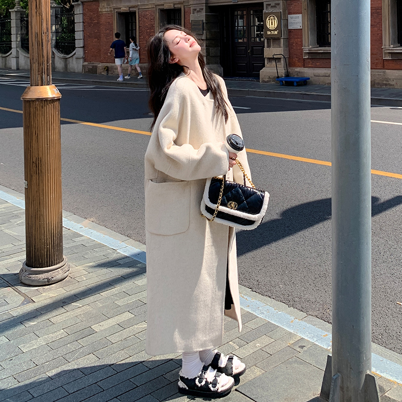 米白色赫本风高级感羊绒呢子大衣女冬季2025新款韩系超好看呢外套图片