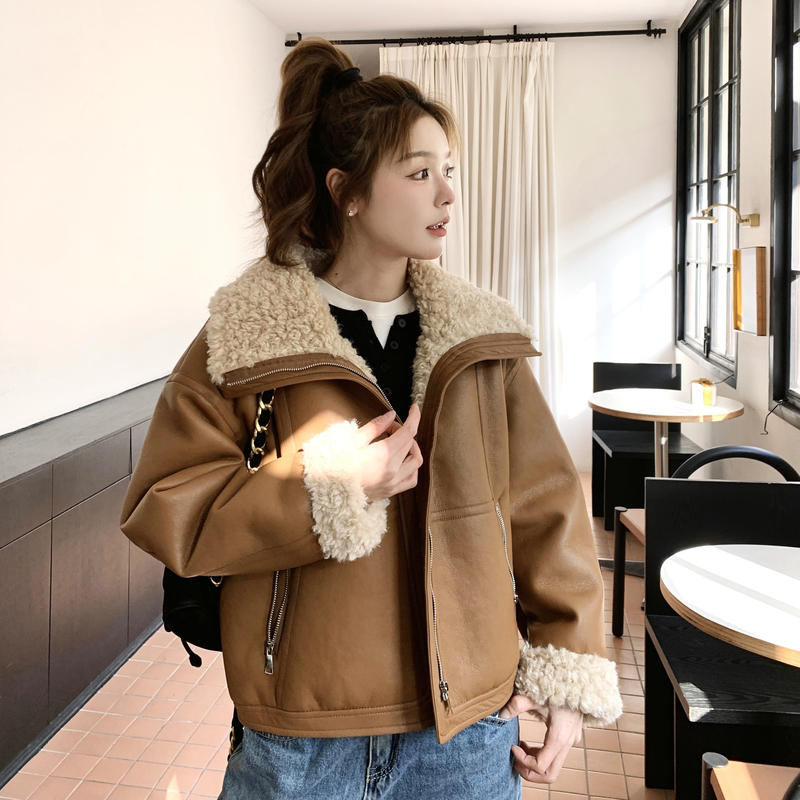 卡其色韩系羊羔毛短款外套女2025秋冬季新款保暖厚实皮毛一体上衣,女装短外套,2C217
