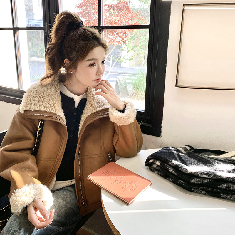 卡其色韩系羊羔毛短款外套女2025秋冬季新款保暖厚实皮毛一体上衣,女装短外套,2C217