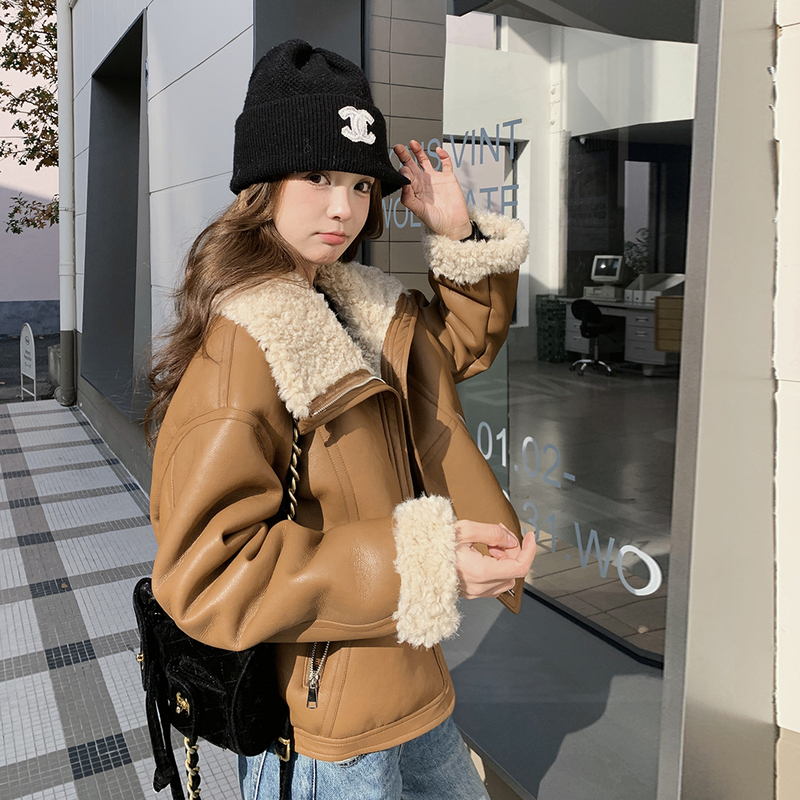 卡其色韩系羊羔毛短款外套女2025秋冬季新款保暖厚实皮毛一体上衣,女装短外套,2C217
