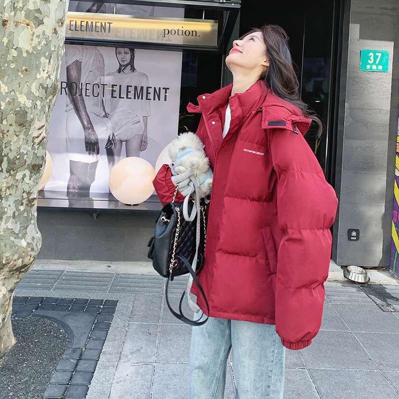 巨好看红色羽绒服外套女秋冬2025新款白鸭绒时髦保暖不臃肿面包服图片