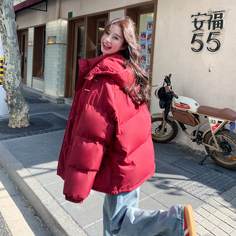 巨好看红色羽绒服外套女秋冬2025新款白鸭绒时髦保暖不臃肿面包服图片