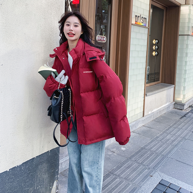巨好看红色羽绒服外套女秋冬2025新款白鸭绒时髦保暖不臃肿面包服图片