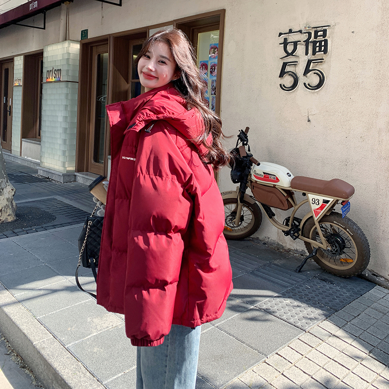 巨好看红色羽绒服外套女秋冬2025新款白鸭绒时髦保暖不臃肿面包服图片