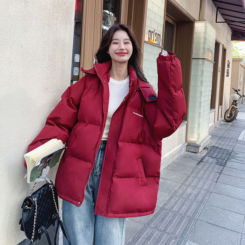 巨好看红色羽绒服外套女秋冬2025新款白鸭绒时髦保暖不臃肿面包服图片