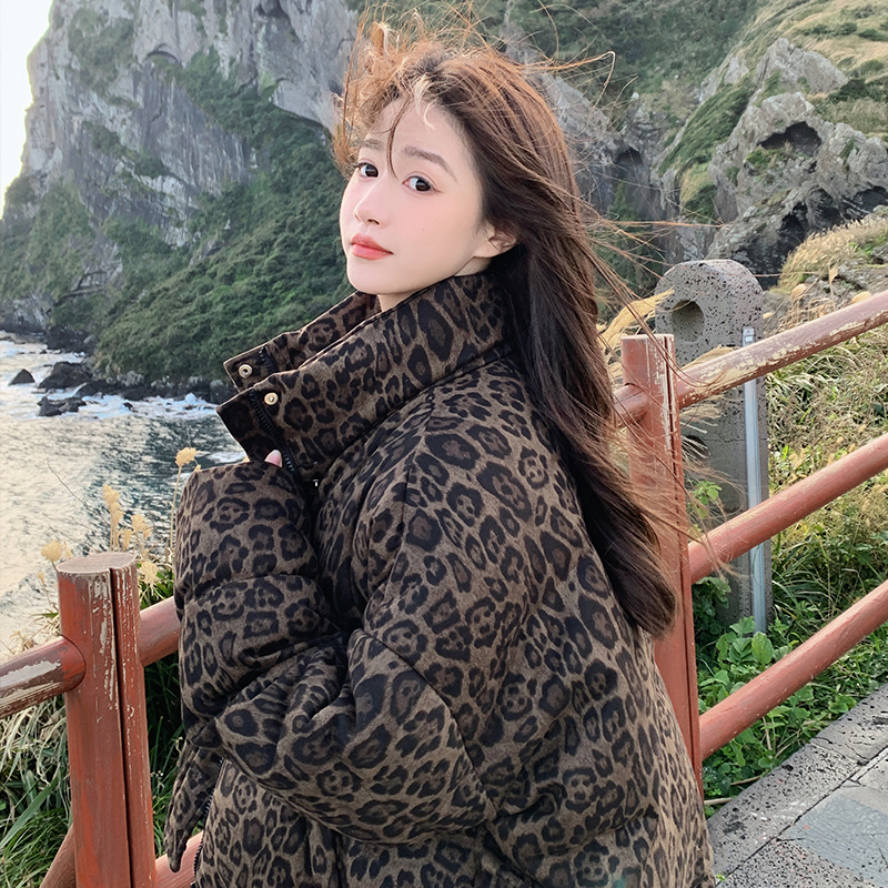 高级小众轻熟风豹纹羽绒服女冬2025超火好看独特漂亮短款加厚外套,女装短外套,2C280