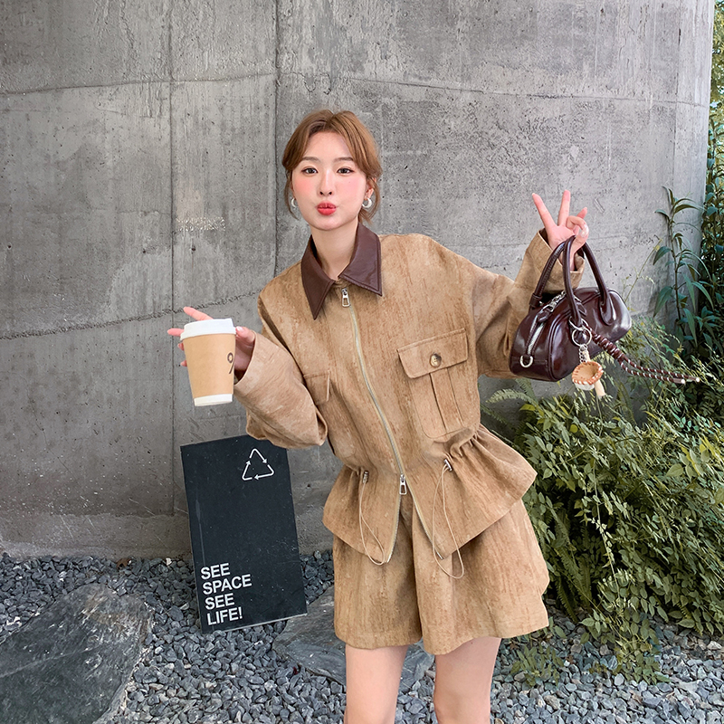 气质收腰卡其色上衣短裤套装女春秋小个子甜美巨好看松弛感两件套图片