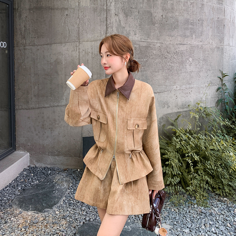 气质收腰卡其色上衣短裤套装女春秋小个子甜美巨好看松弛感两件套图片