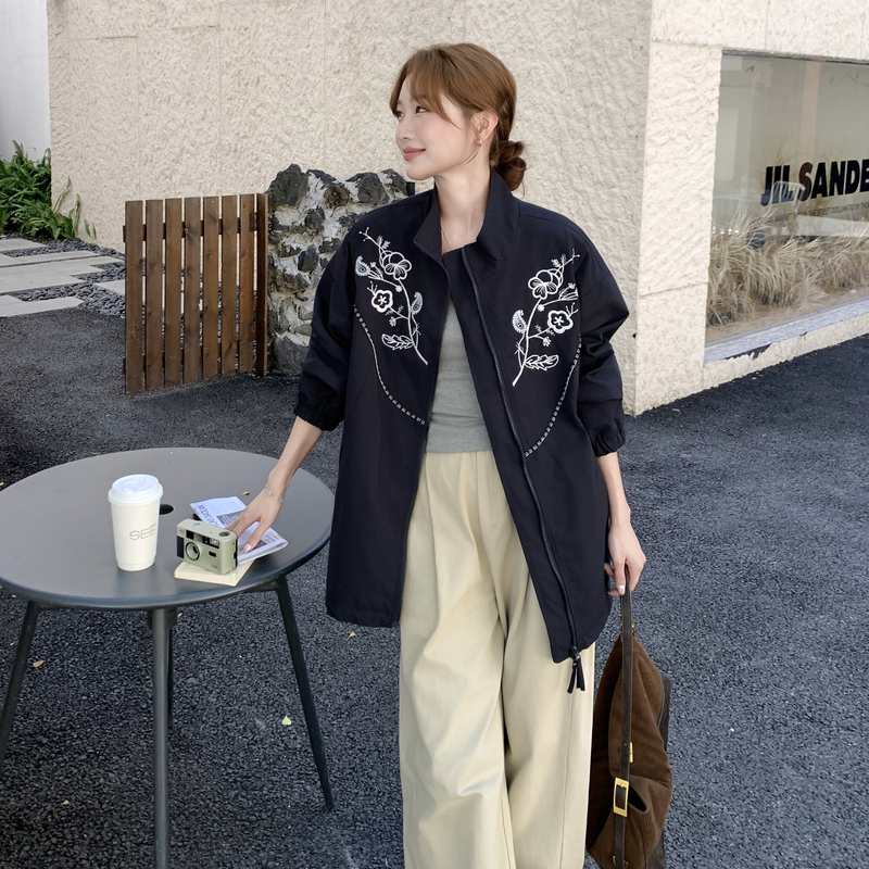 刺绣碎花立领休闲黑色显瘦外套女春秋2025新款巨好看流行爆款上衣图片