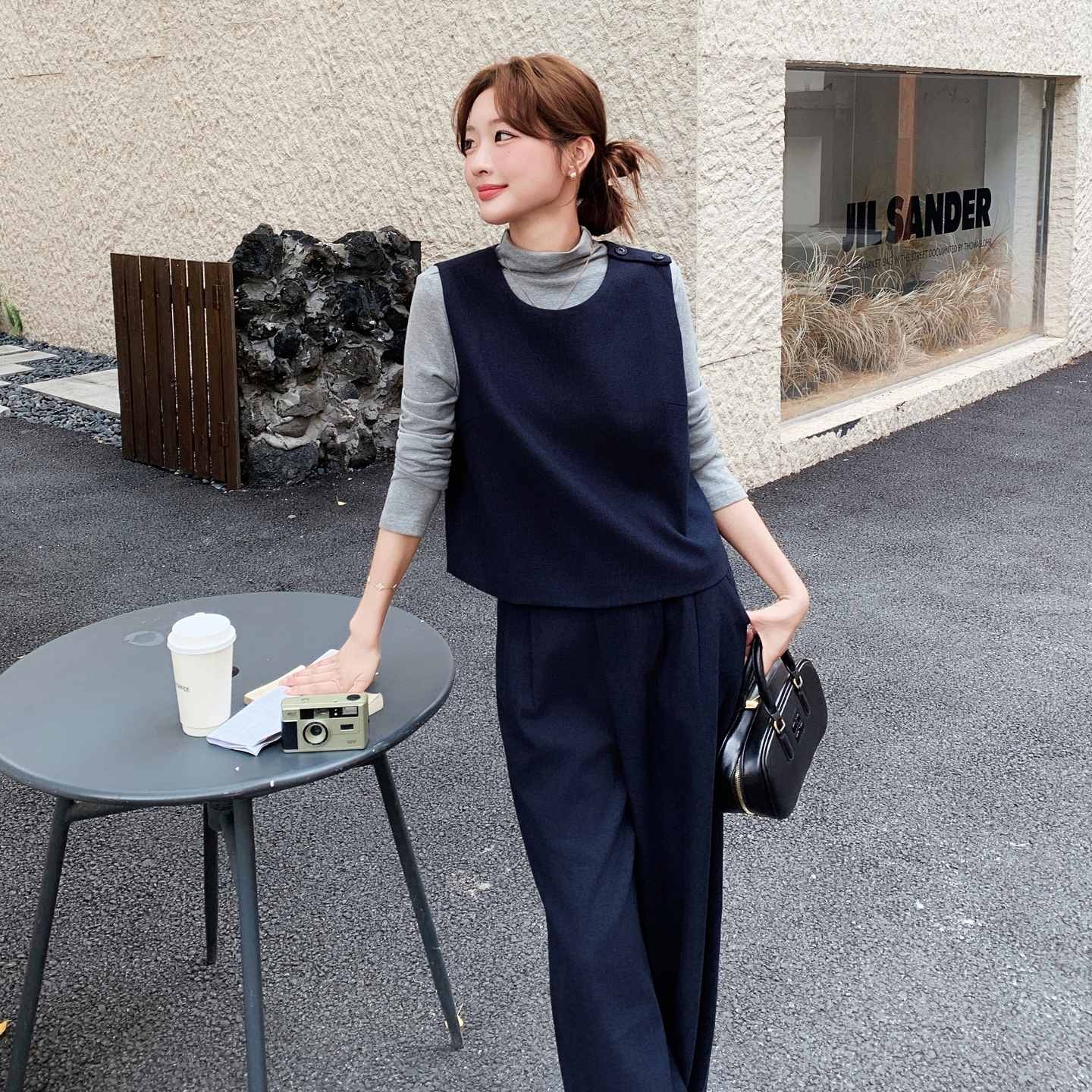 一整套穿搭灰色毛呢马甲套装女秋季2025新款显瘦打底阔腿裤三件套图片
