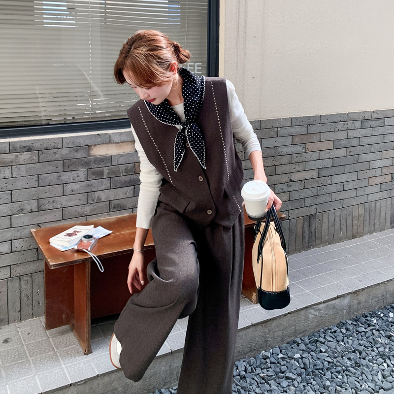 气质咖色毛呢单排扣马甲套装2025新款秋季高级感淡人阔腿裤两件套图片