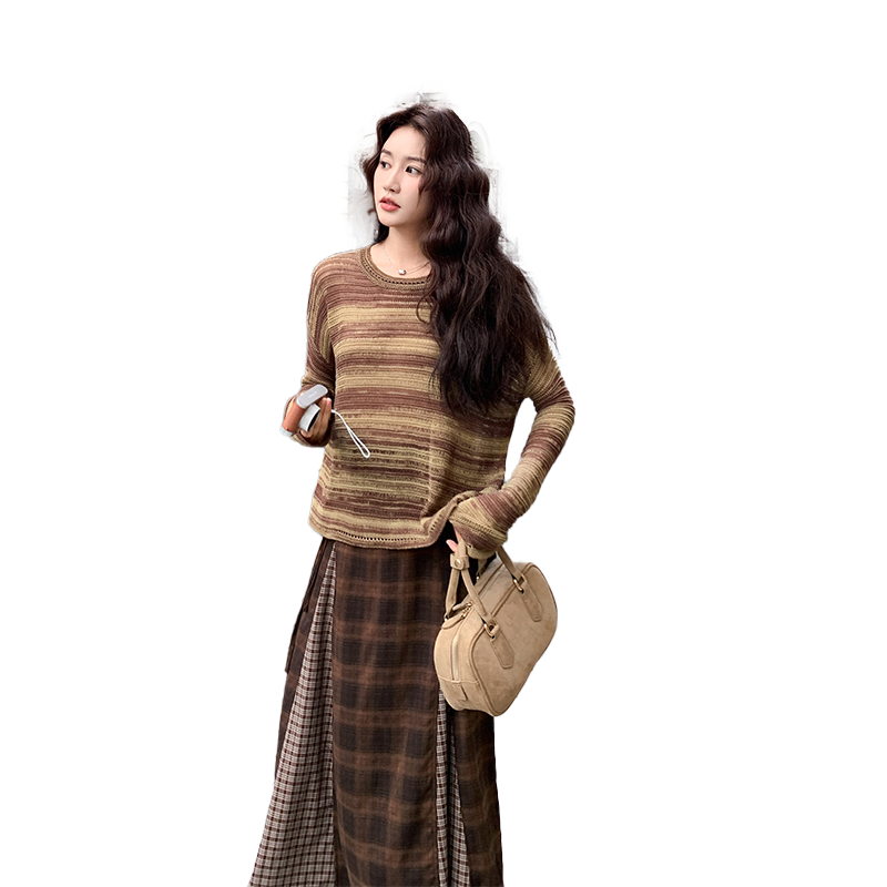气质美拉德棕条纹T恤格纹半身裙套装女春秋巨好看俏皮活泼两件套图片
