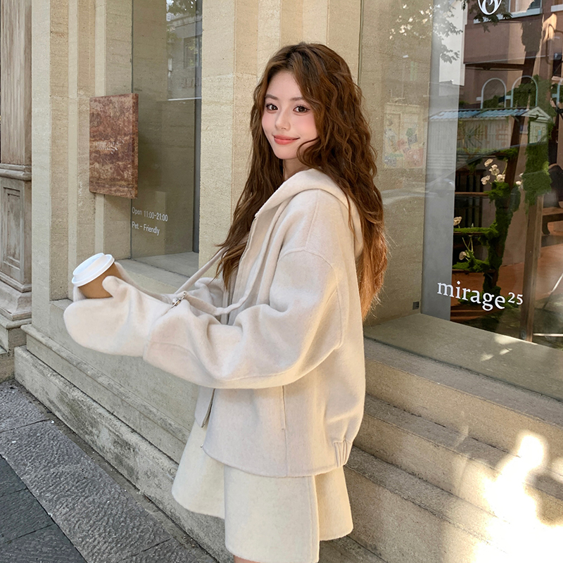 休闲百搭连帽上衣短裙时尚套装女2025年冬季新款小个子韩系两件套,女装套装/套裙,2D012