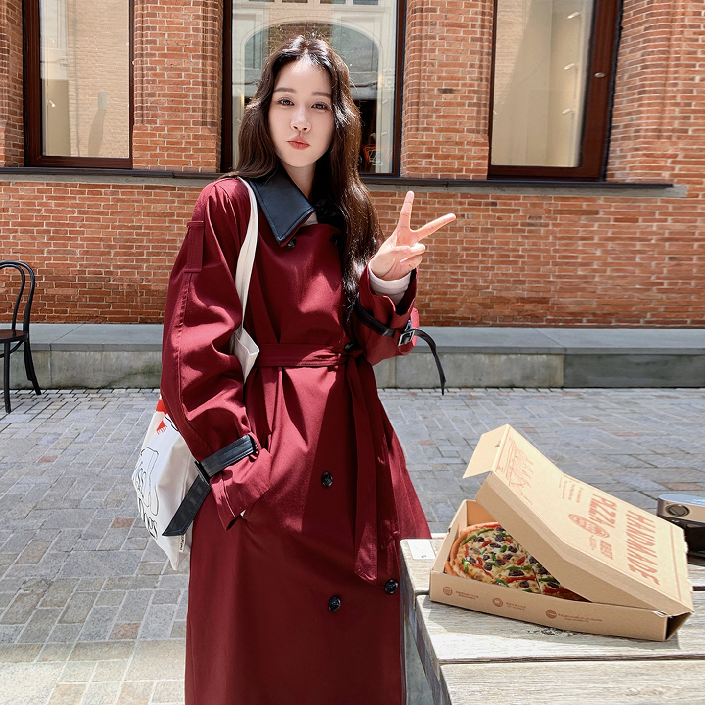 复古PU皮翻领酒红色长款风衣外套女春秋2025新款巨好看高级感大衣,女装风衣,2C028