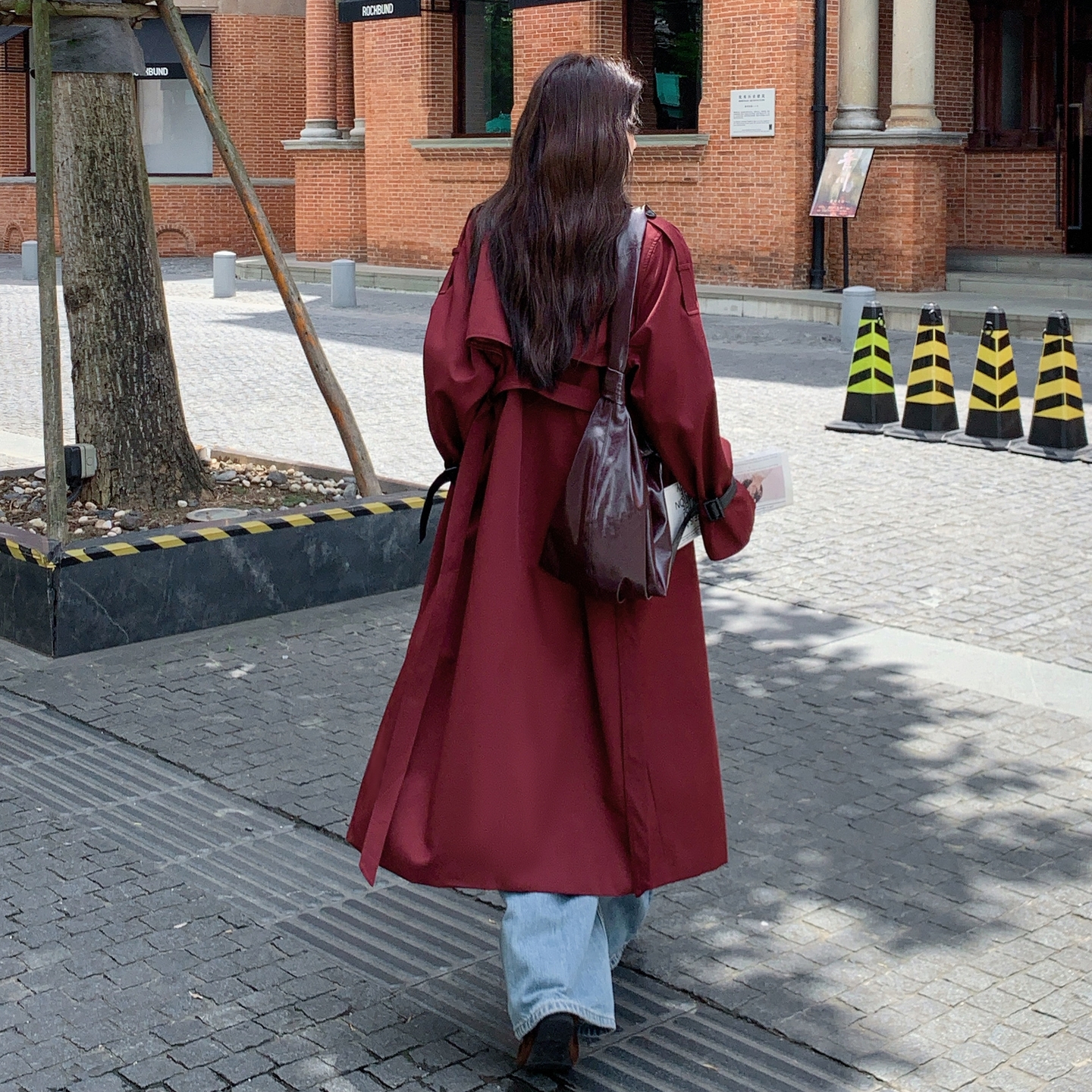 复古PU皮翻领酒红色长款风衣外套女春秋2025新款巨好看高级感大衣,女装风衣,2C028