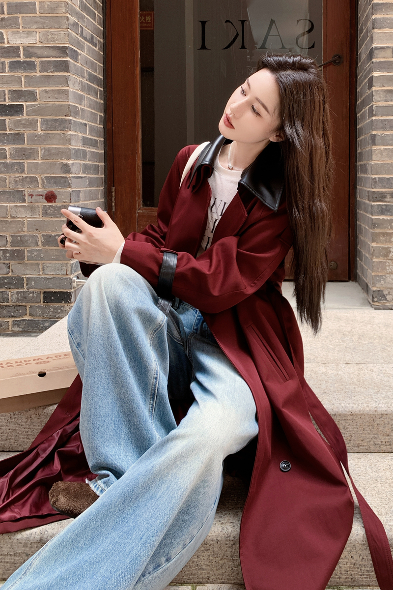 复古PU皮翻领酒红色长款风衣外套女春秋2025新款巨好看高级感大衣,女装风衣,2C028