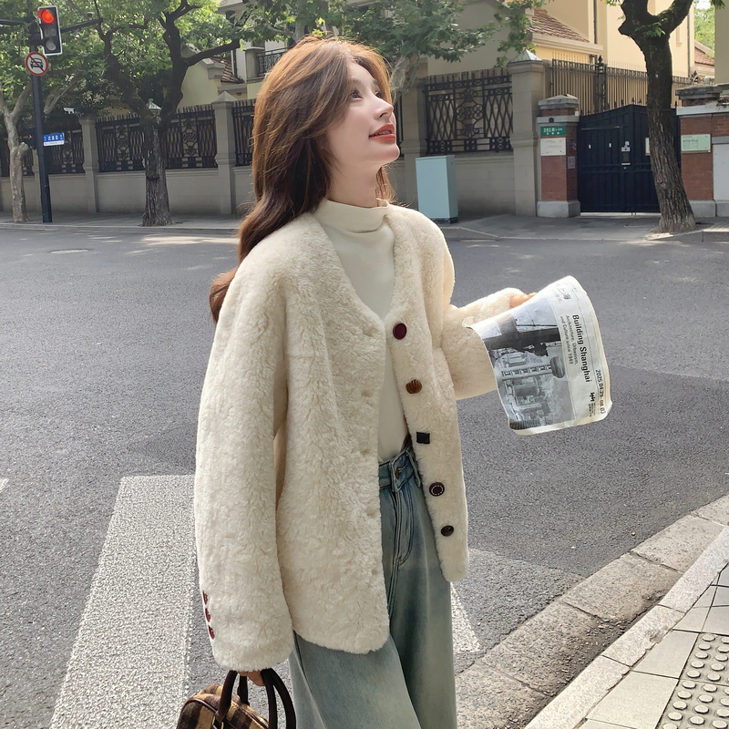 简约韩系羊羔毛外套女皮毛一体2025秋冬时尚羊羔绒彩扣上衣,女装短外套,2C229