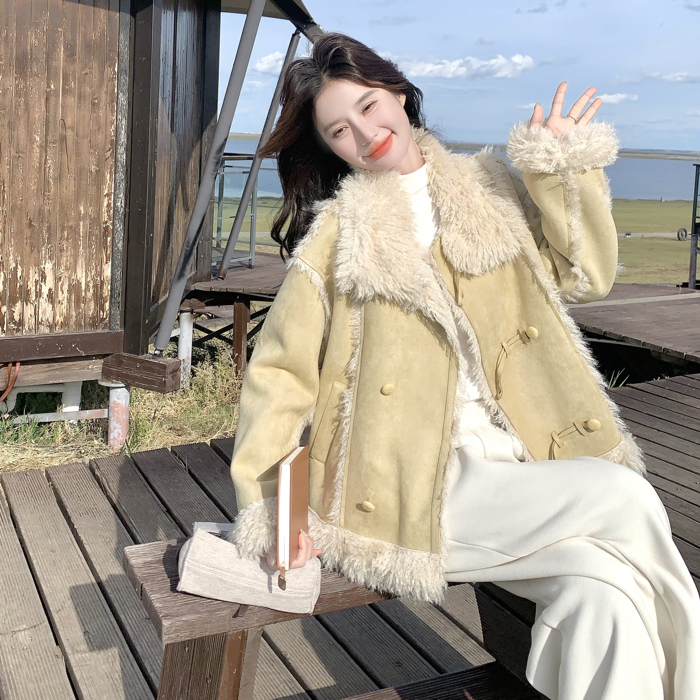皮衣一体羊羔毛黄色外套女冬季2025新款小个子加厚棉服爆款高级感图片