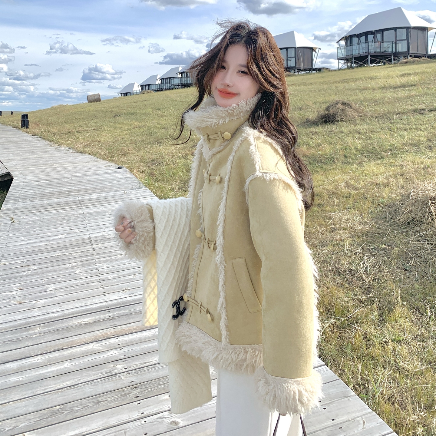 皮衣一体羊羔毛黄色外套女冬季2025新款小个子加厚棉服爆款高级感图片