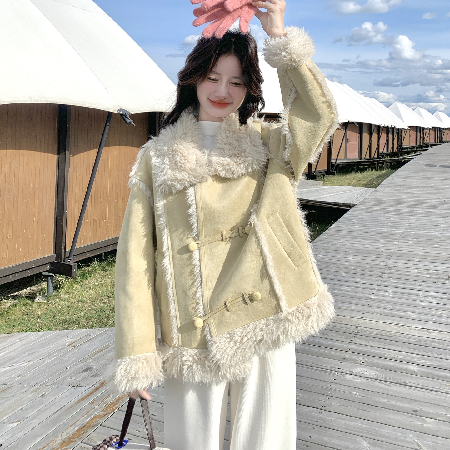 皮衣一体羊羔毛黄色外套女冬季2025新款小个子加厚棉服爆款高级感图片