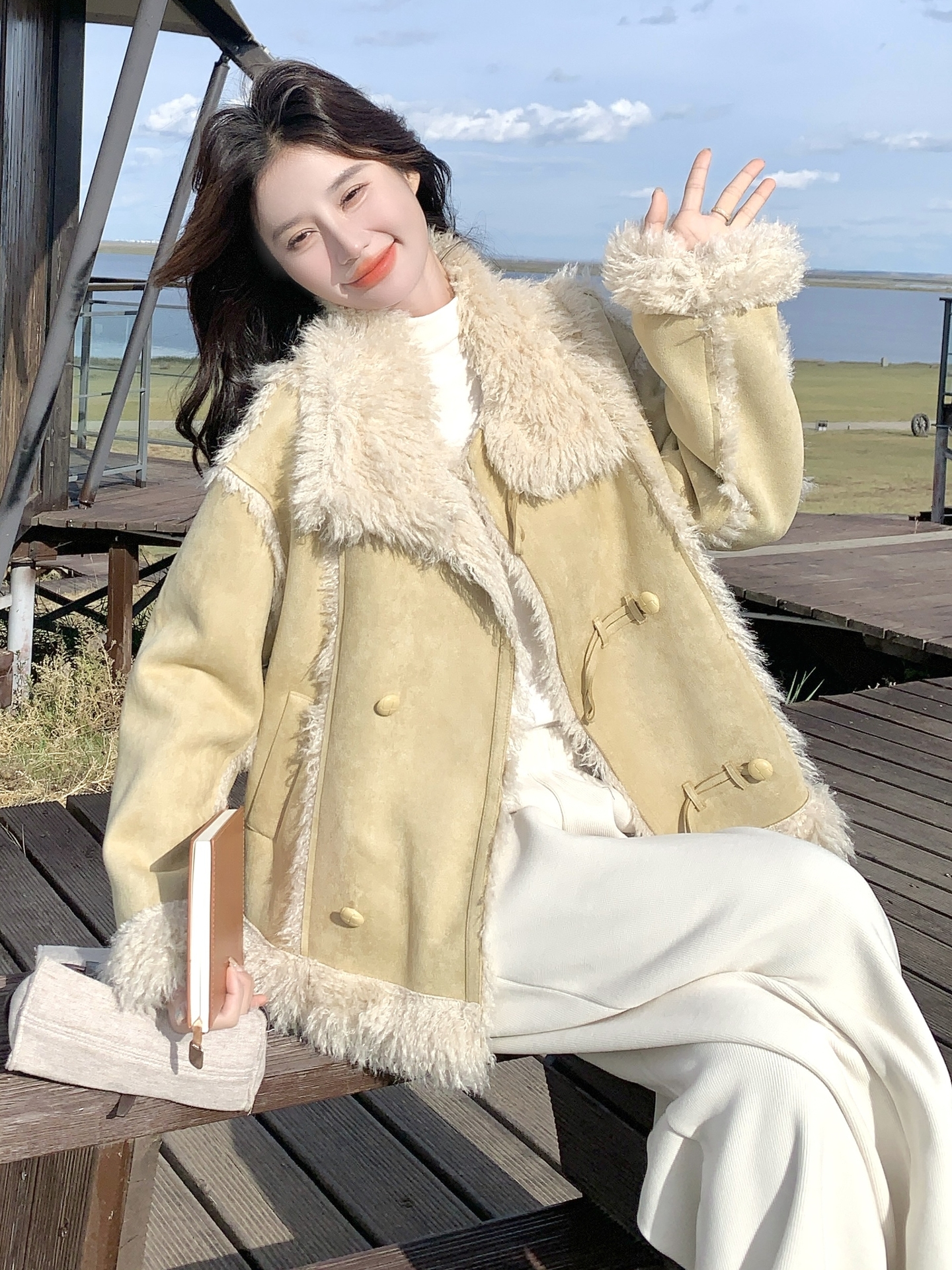 皮衣一体羊羔毛黄色外套女冬季2025新款小个子加厚棉服爆款高级感图片