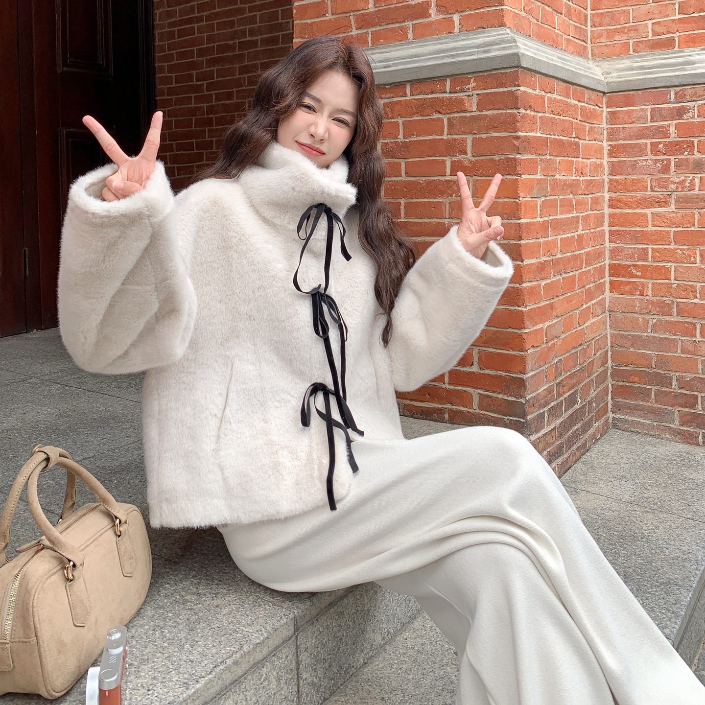 设计感羊羔毛外套女秋冬2025新款短款加厚毛茸茸高级感显瘦上衣图片
