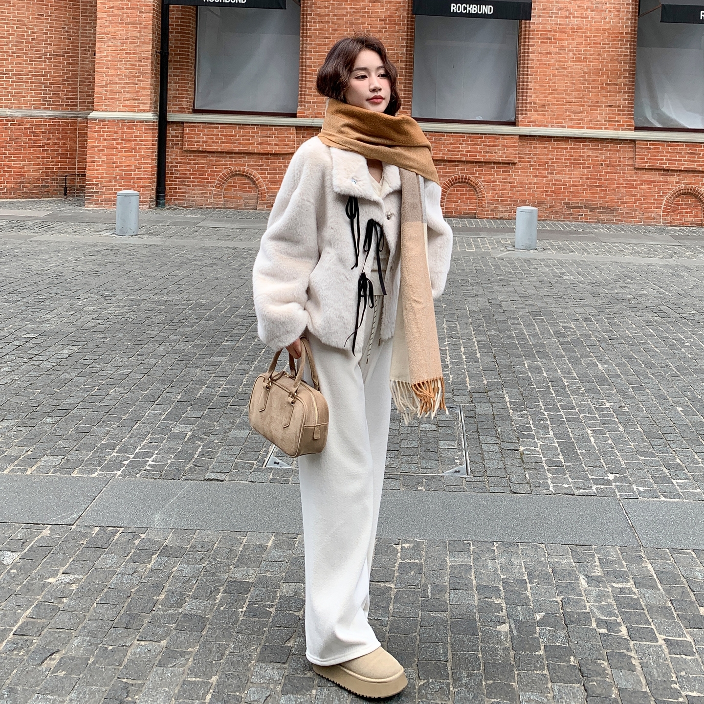 设计感羊羔毛外套女秋冬2025新款短款加厚毛茸茸高级感显瘦上衣图片