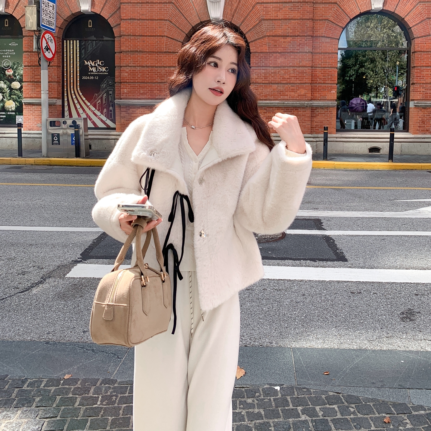 设计感羊羔毛外套女秋冬2025新款短款加厚毛茸茸高级感显瘦上衣图片