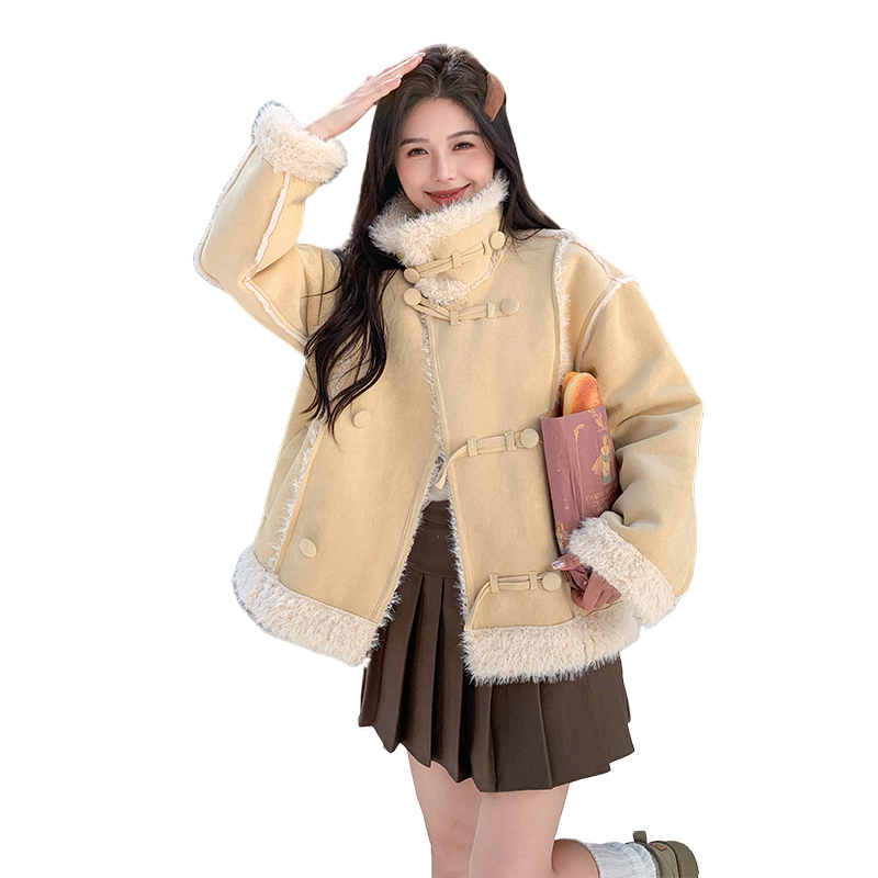 奶黄色翻领皮毛一体羊羔毛绒绒拼接外套女冬季2025新款小个子棉服图片