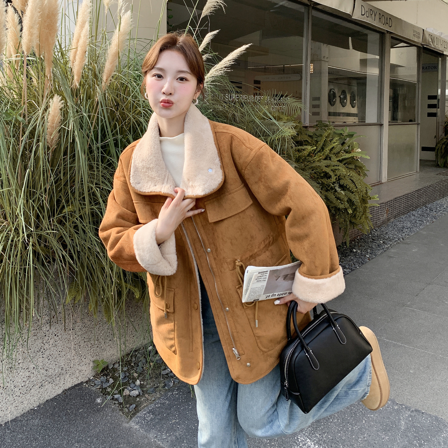 慵懒通勤风保暖皮毛一体外套女2025冬季复古气质感时髦淡人外套潮图片