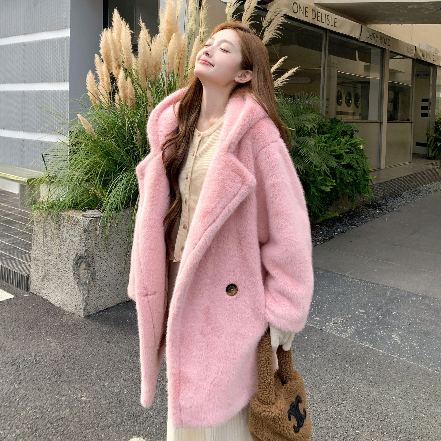 粉色皮毛一体连帽羊羔毛外套女冬季巨好看加厚今年流行温柔风棉服,女装短外套,2C261
