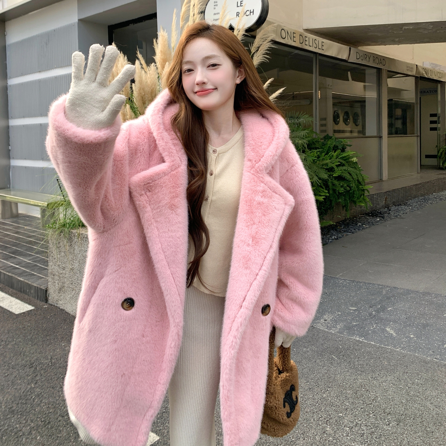 粉色皮毛一体连帽羊羔毛外套女冬季巨好看加厚今年流行温柔风棉服,女装短外套,2C261
