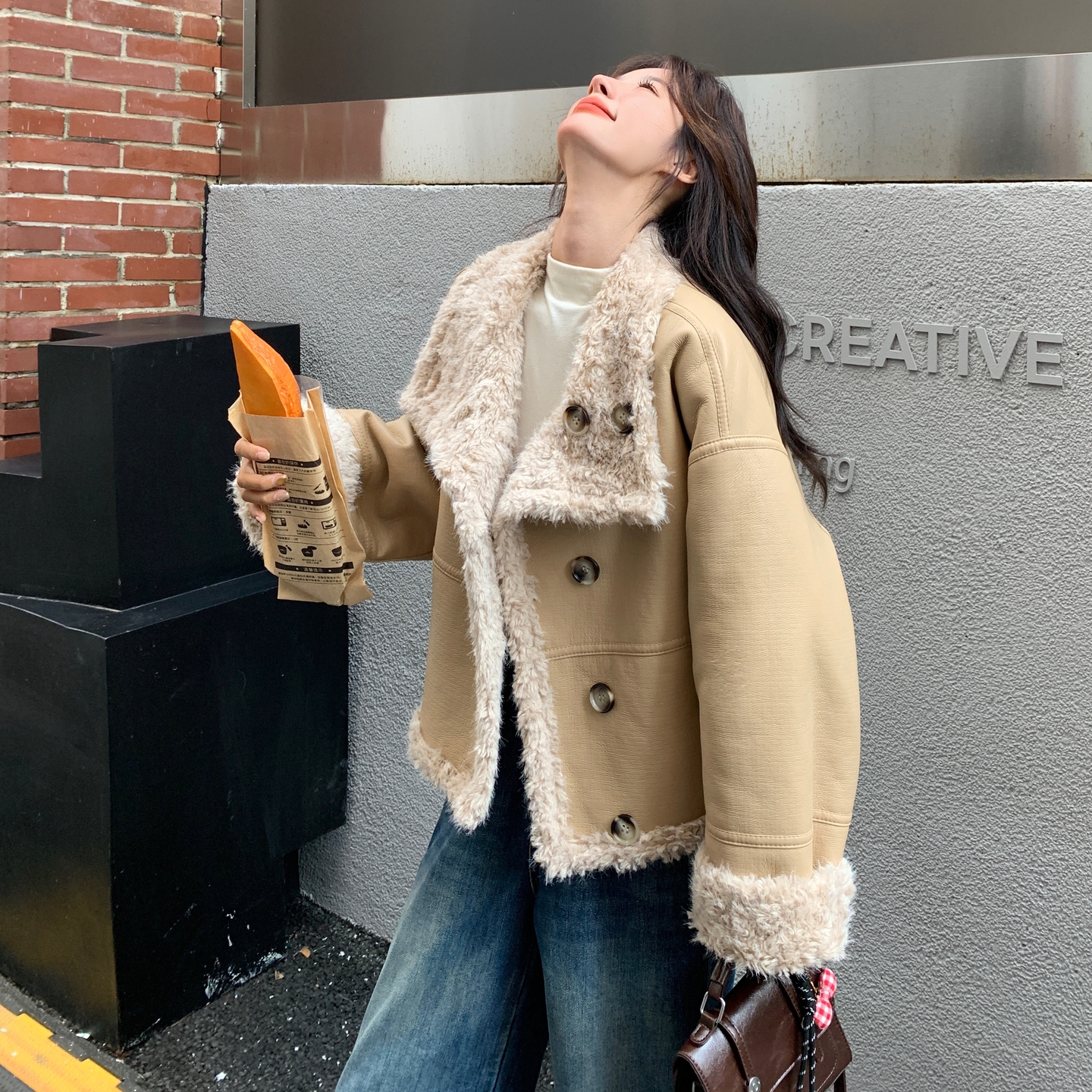 卡其色皮毛一体双面穿羊羔毛外套女冬季爆款高级感独特超好看棉服,女装短外套,2C261