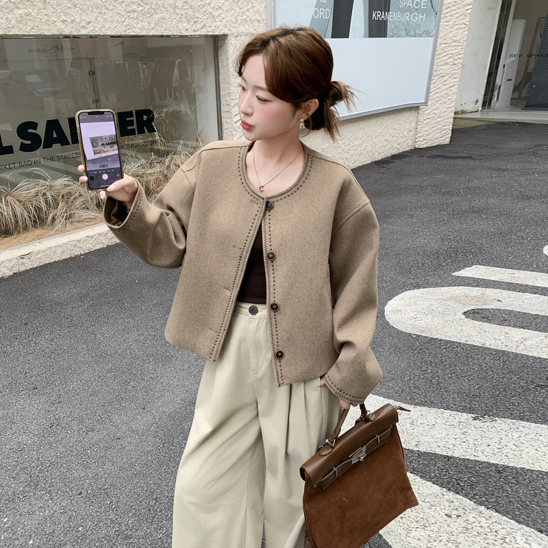 燕麦色小香风圆领毛呢外套女2025秋冬新款法式温柔风简约百搭上衣图片